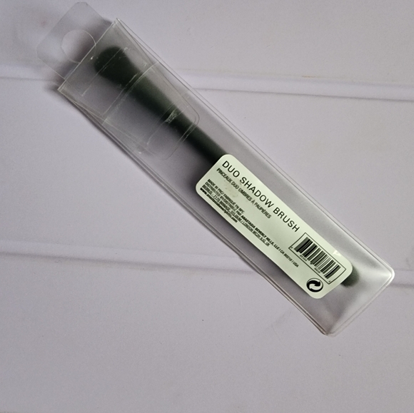 Anastasia duo eyeshadow brush & Legend eyeshadow set - Picture 4 of 7